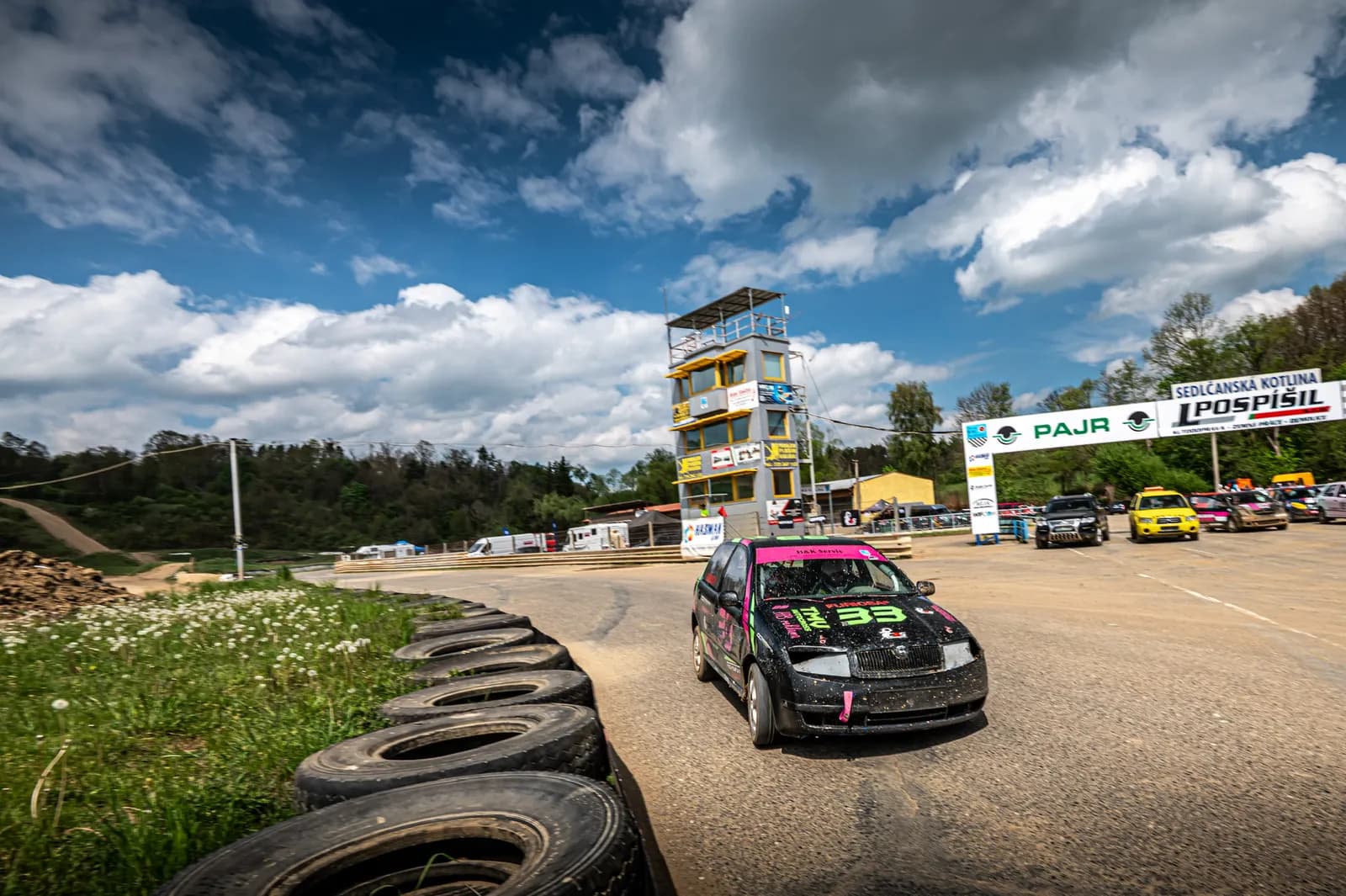 Fabia TMV Autocross u startovní brány závodiště